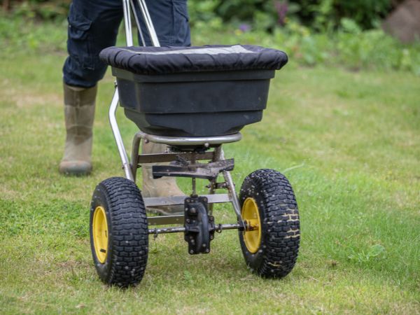 Photo of a fertiliser spreader that spreads synthetic fertiliser to show the difference between organic and synthetic.